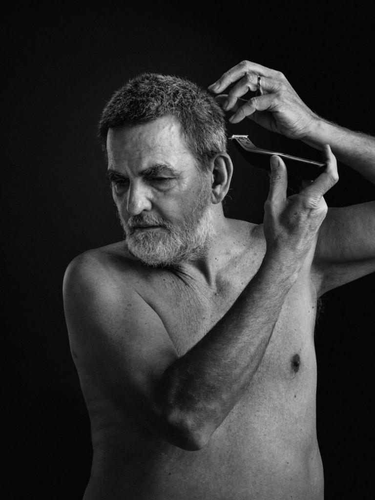 Dokumentárny fotografický projekt Borisa Németha o Danielovi Pastirčákovi, kazateľovi, spisovateľovi a mysliteľovi. Portréty vznikli v roku 2021 pri príprave knihy Zaskočený večnosťou.