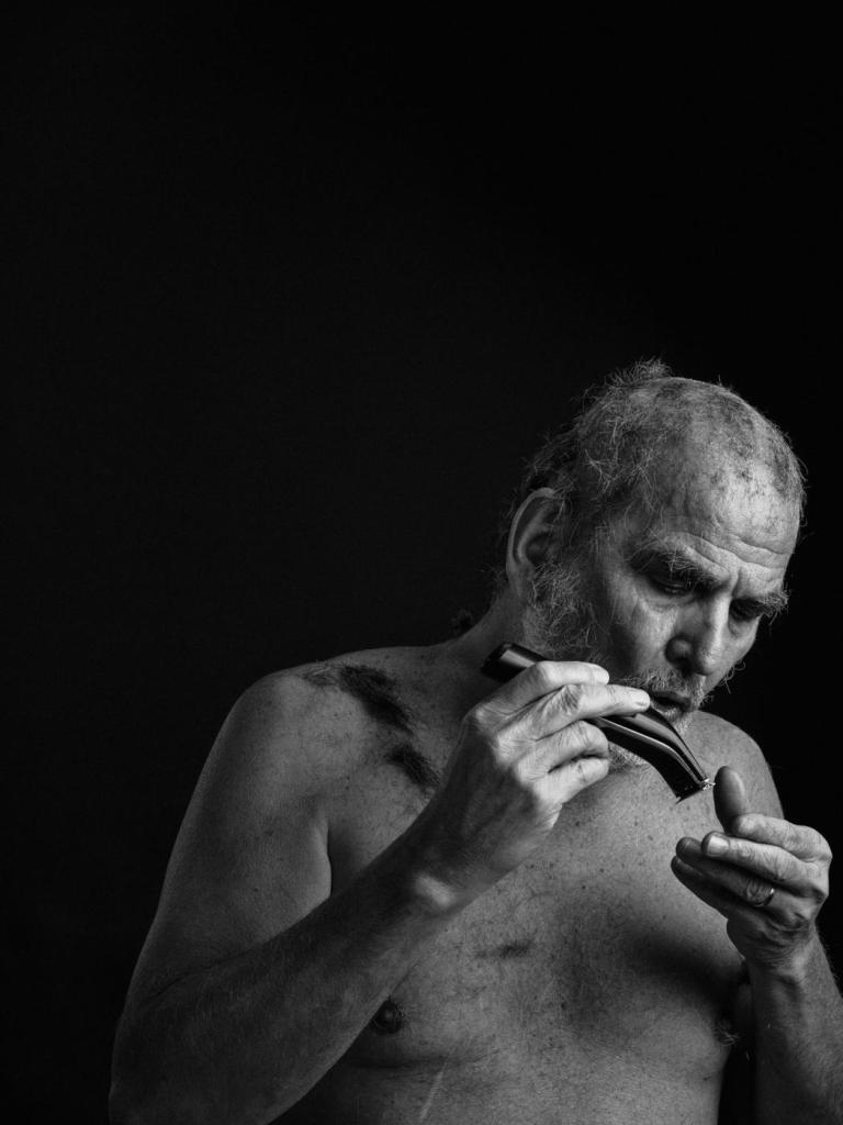 Dokumentárny fotografický projekt Borisa Németha o Danielovi Pastirčákovi, kazateľovi, spisovateľovi a mysliteľovi. Portréty vznikli v roku 2021 pri príprave knihy Zaskočený večnosťou.